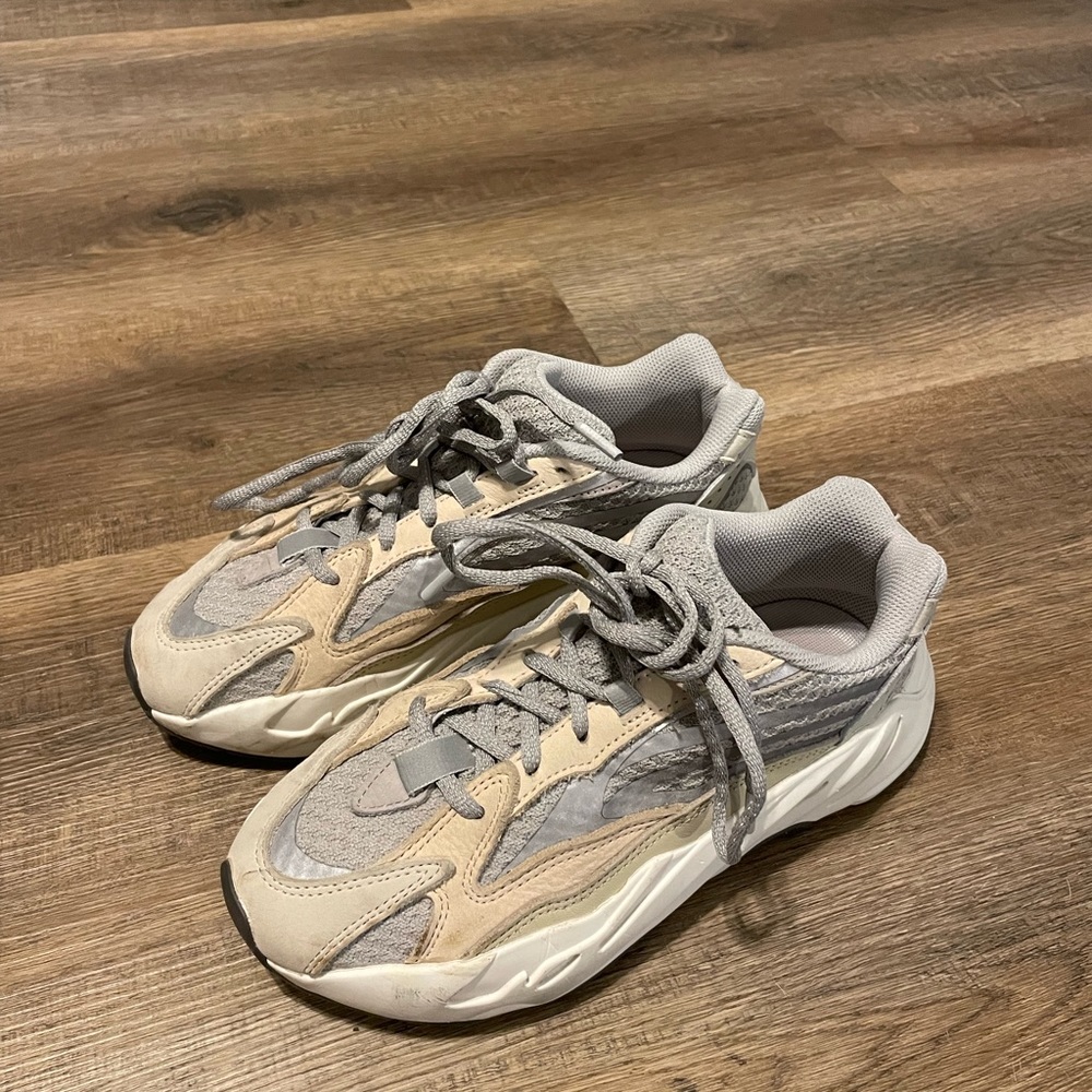 Adidas Yeezy Boost 700 V2 Cream